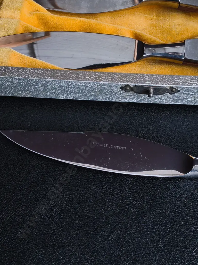 VINTAGE BOXED SET OF STAINLESS STEEL KNIVES, 6 PIECES Image 1++