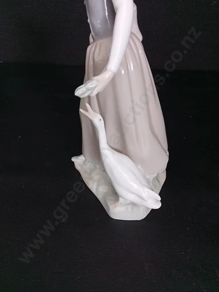 VINTAGE PORCELAIN FIGURINE MADE IN SPAIN BY NAO H23.5CM Image 1++