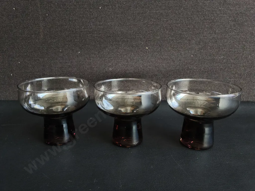 SET OF 3 VINTAGE SMOKED GLASS CHAMPAGNE COUPES, H 8 CM Image 1++