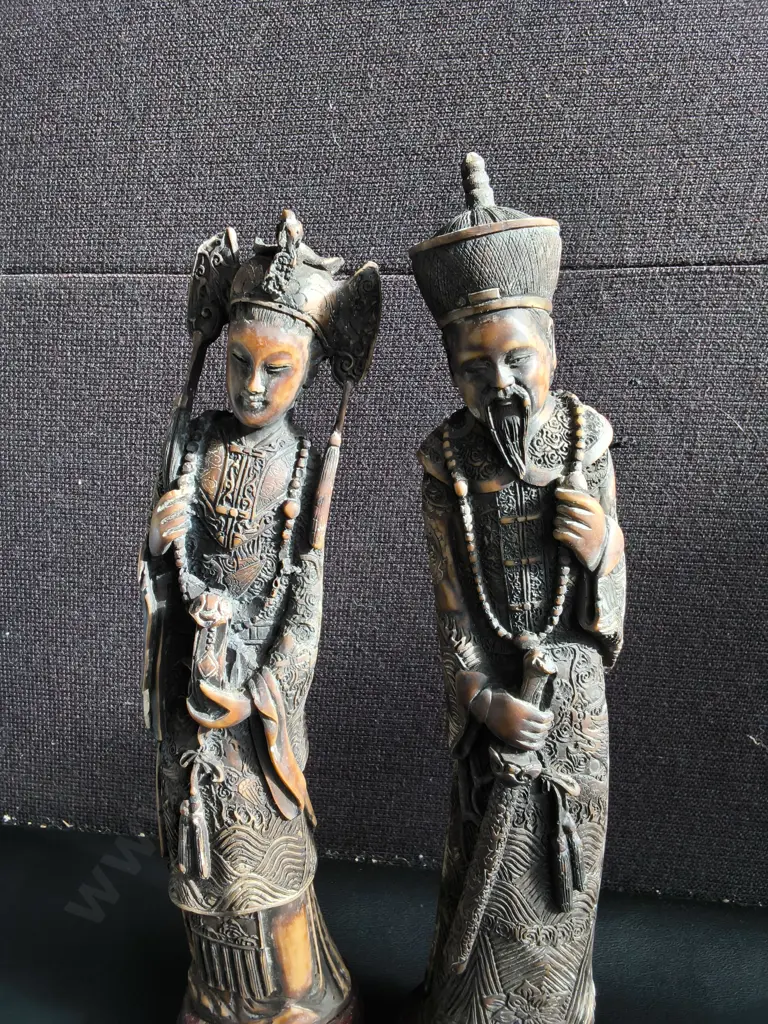 VINTAGE PAIR OF CHINESE EMPEROR AND EMPRESS CARVED FIGURES, MOUNTED ON WOODEN BASES, TALLEST H 35 CM Image 1++