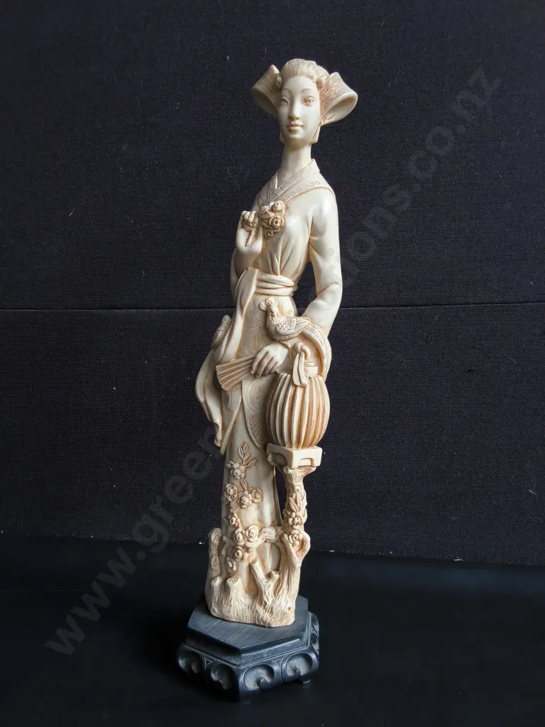 VINTAGE CARVED GEISHA FIGURINE MOUNTED ON WOODEN BASE, H 51 CM Image 1++