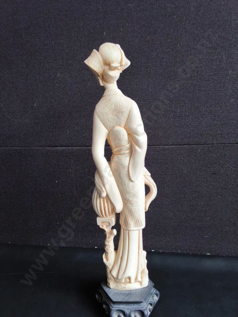 VINTAGE CARVED GEISHA FIGURINE MOUNTED ON WOODEN BASE, H 51 CM Image 1++