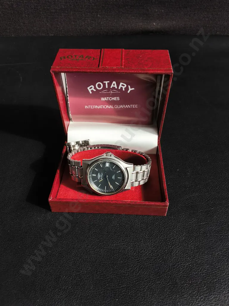 MEN'S STAINLESS STEEL ROTARY WRISTWATCH IN BOX Image 1++