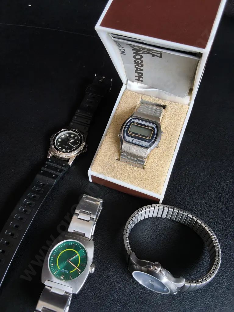 MIX OF 4 WATCHES Image 1++