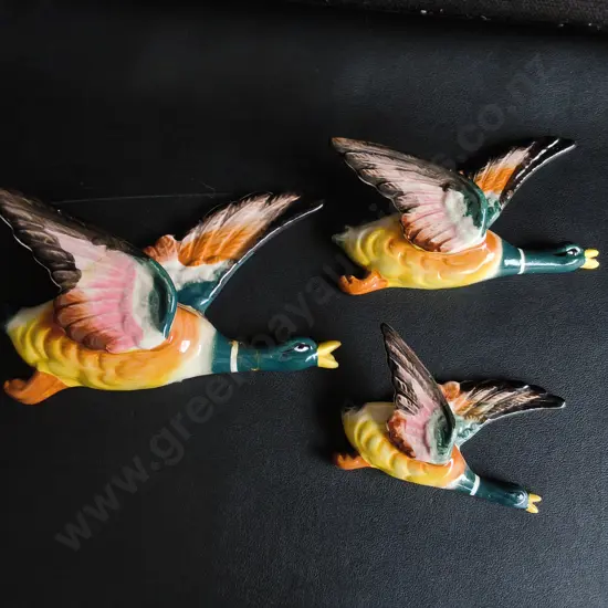 SET OF 3 VINTAGE CERAMIC FLYING WALL DUCKS, WIDEST W 17.5 CM, BIGGEST HAS BEEN REPAIRED