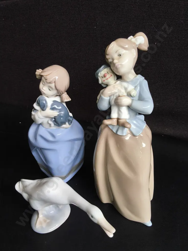 3 VINTAGE LLADRÓ PORCELAIN FIGURES, TALLEST H 22 CM Image 1++