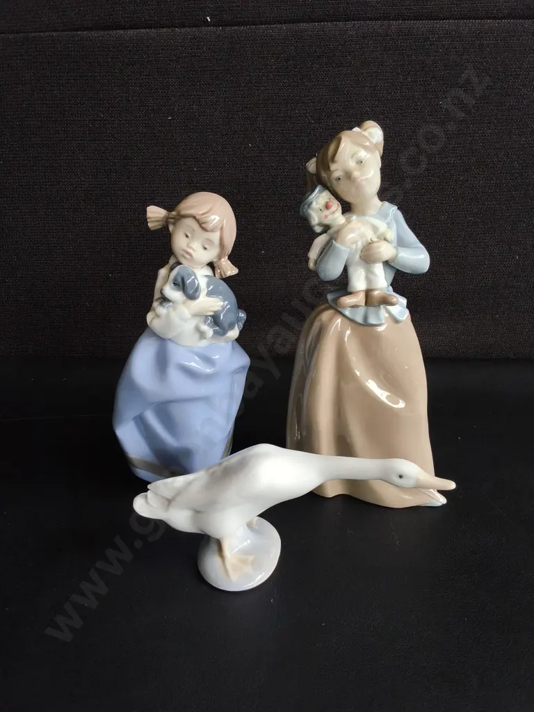 3 VINTAGE LLADRÓ PORCELAIN FIGURES, TALLEST H 22 CM Image 1++