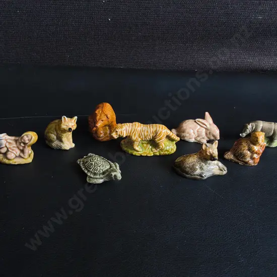 COLLECTION OF VINTAGE MINIATURE GLAZED CERAMIC FIGURINES, WADE MADE IN ENGLAND, TALLEST H 3 CM