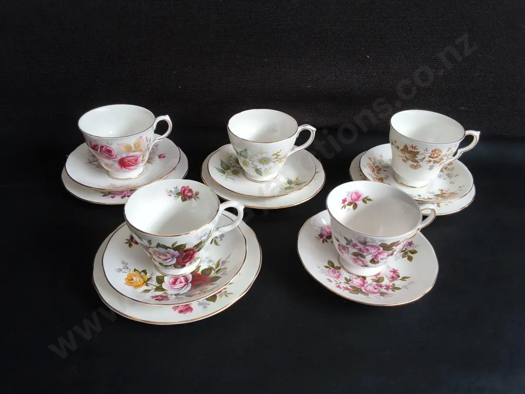 5 VINTAGE TEA CUP AND SAUCERS SETS Image 1++