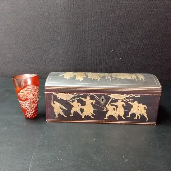 VINTAGE CHINESE BOX L25.5CM H9CM D10.5CM AND A HAND CARVED ANIMAL HORN LIBATION CUP H10CM