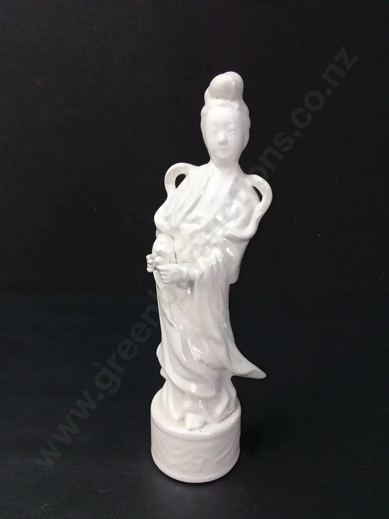 2 PIECES OF CHINA LARGEST D12CM AND AN ORIENTAL FIGURE H26CM Image 1++