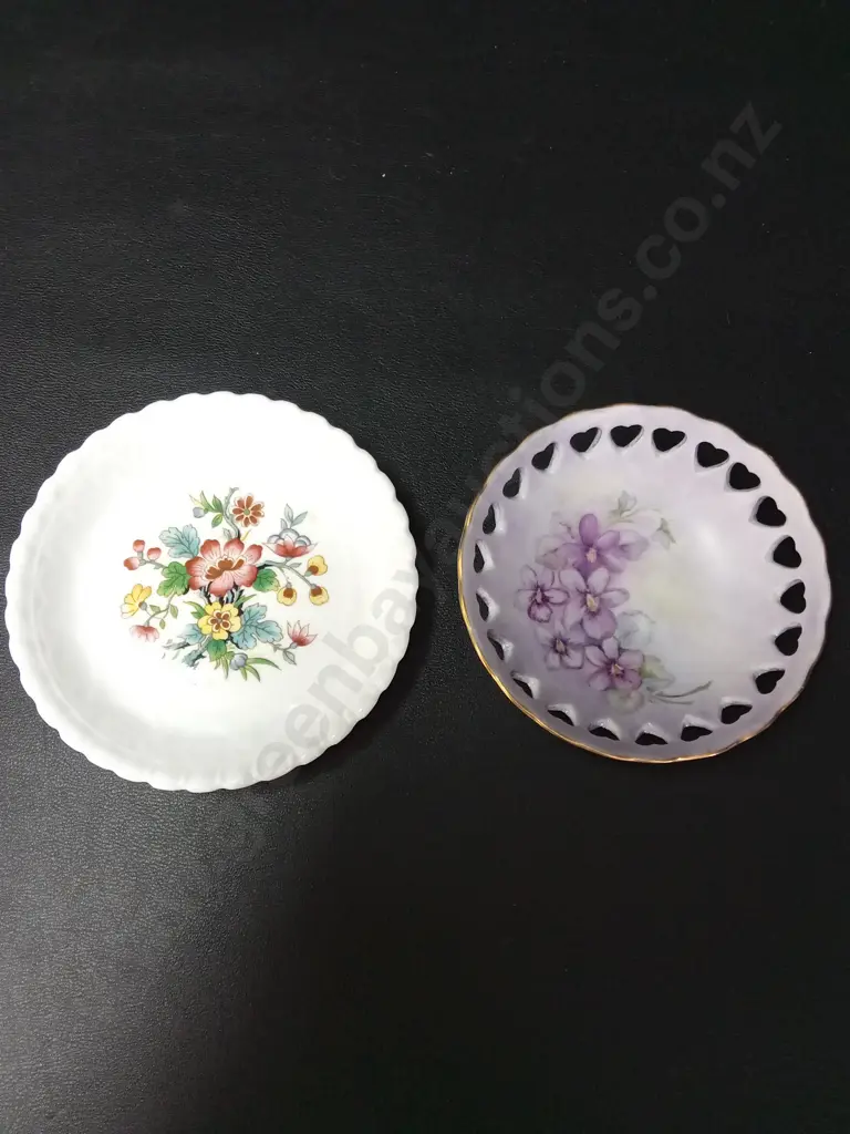 2 PIECES OF CHINA LARGEST D12CM AND AN ORIENTAL FIGURE H26CM Image 1++