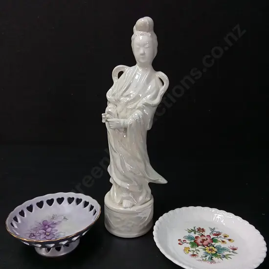 2 PIECES OF CHINA LARGEST D12CM AND AN ORIENTAL FIGURE H26CM