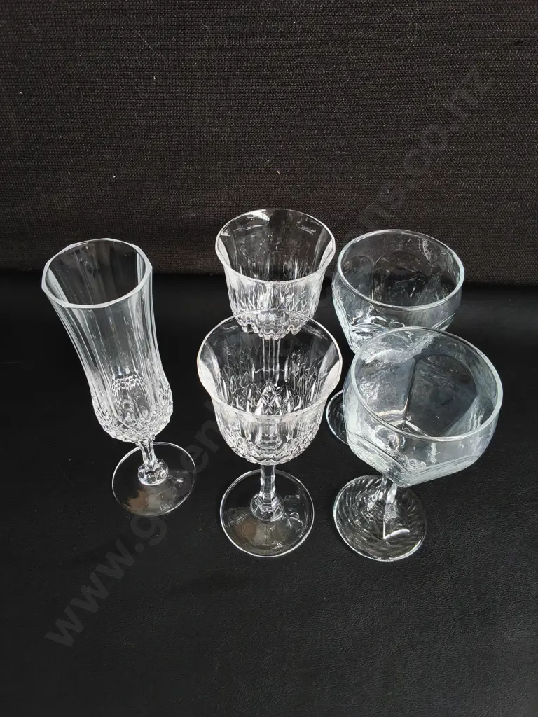 MIX OF VINTAGE GLASSWARE, 5 PIECES, TALLEST H 20 CM Image 1++