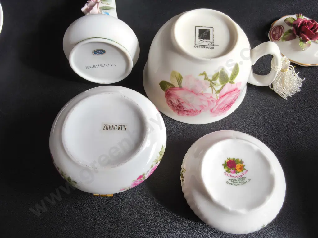 COLLECTION OF VINTAGE FLORAL PORCELAIN ITEMS, INCLUDING ROYAL ALBERT LIDDED JAR, TALLEST H 18 CM Image 1++
