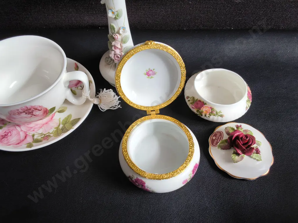 COLLECTION OF VINTAGE FLORAL PORCELAIN ITEMS, INCLUDING ROYAL ALBERT LIDDED JAR, TALLEST H 18 CM Image 1++