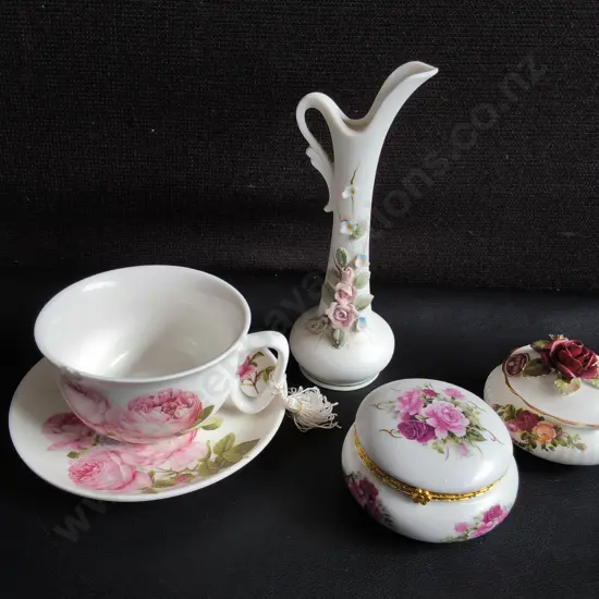 COLLECTION OF VINTAGE FLORAL PORCELAIN ITEMS, INCLUDING ROYAL ALBERT LIDDED JAR, TALLEST H 18 CM