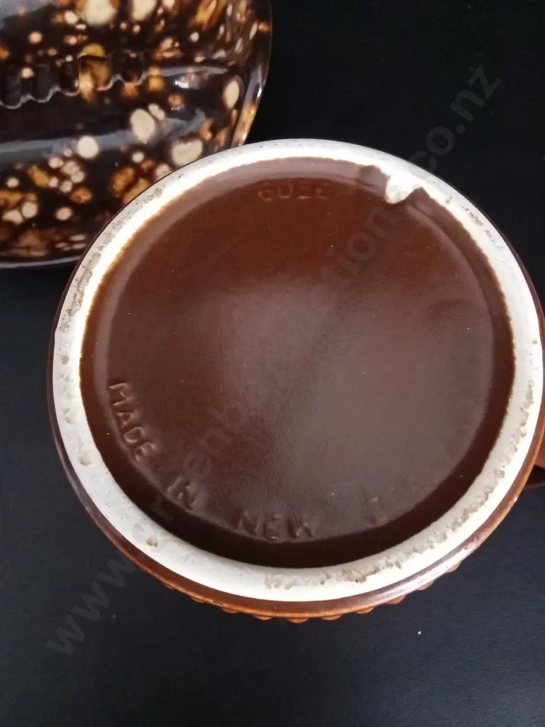 VINTAGE CROWN LYNN JUG H15CM AND A VINTAGE MID-CENTURY MODERN ASHTRAY L24CM Image 1++