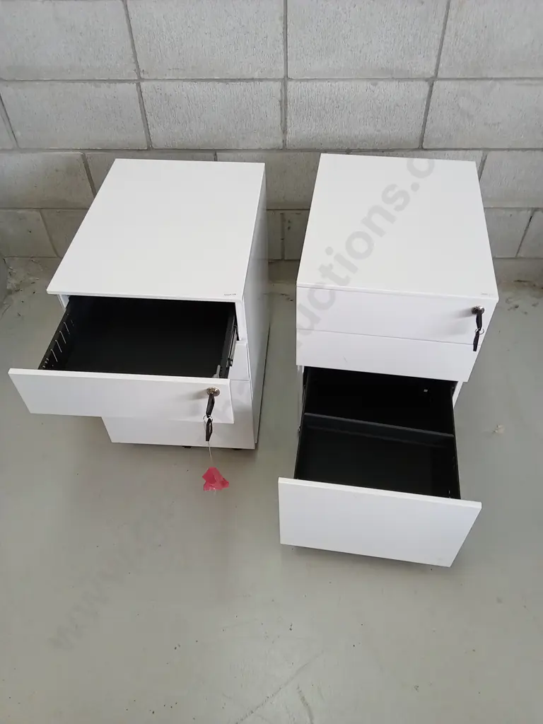 TWO FILING CABINETS WITH KEY, H 60CM X W 39CM X D 52CM Image 1++