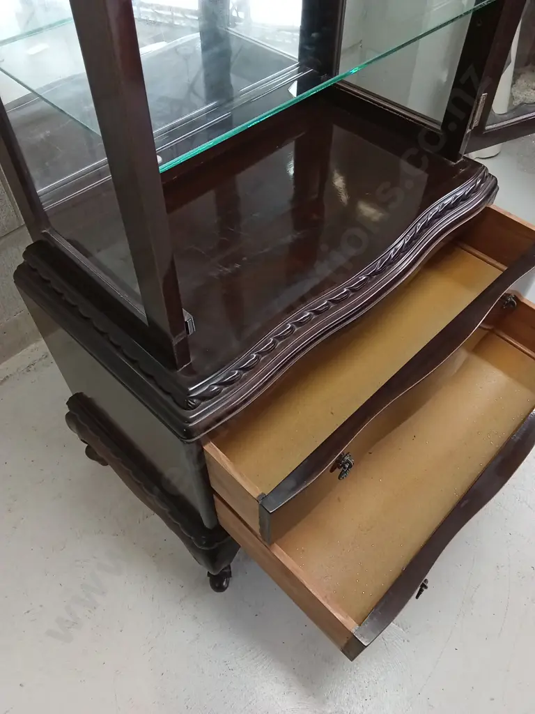 DARK WOOD QUEEN ANNE-STYLE DISPLAY CABINET WITH MIRRORED BACK, H 172CM X W 70CM X D 40CM Image 1++