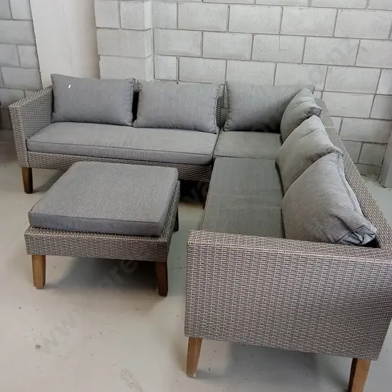 OUTDOOR RATTAN SEATING ARRANGEMENT WITH TABLE/FOOTREST
