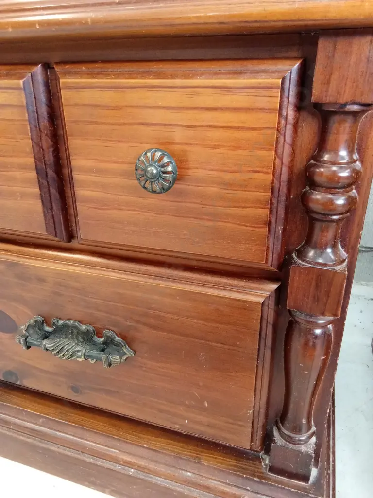 TRADITIONAL PAIR OF WOODEN NIGHTSTANDS, H 56CM X W 60CM X D 42CM Image 1++