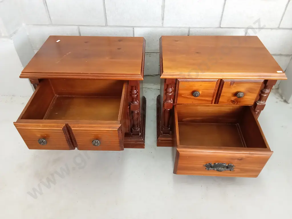 TRADITIONAL PAIR OF WOODEN NIGHTSTANDS, H 56CM X W 60CM X D 42CM Image 1++