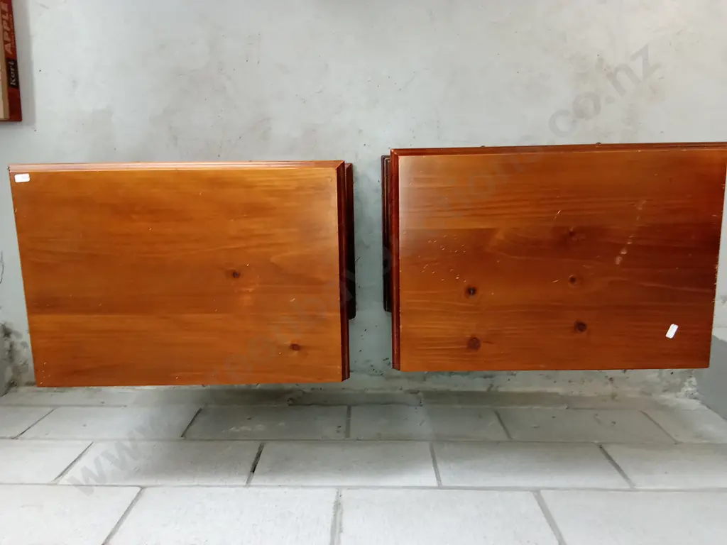 TRADITIONAL PAIR OF WOODEN NIGHTSTANDS, H 56CM X W 60CM X D 42CM Image 1++