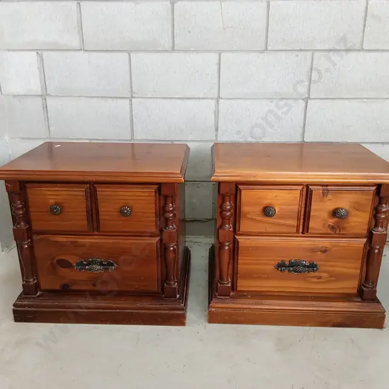 TRADITIONAL PAIR OF WOODEN NIGHTSTANDS, H 56CM X W 60CM X D 42CM