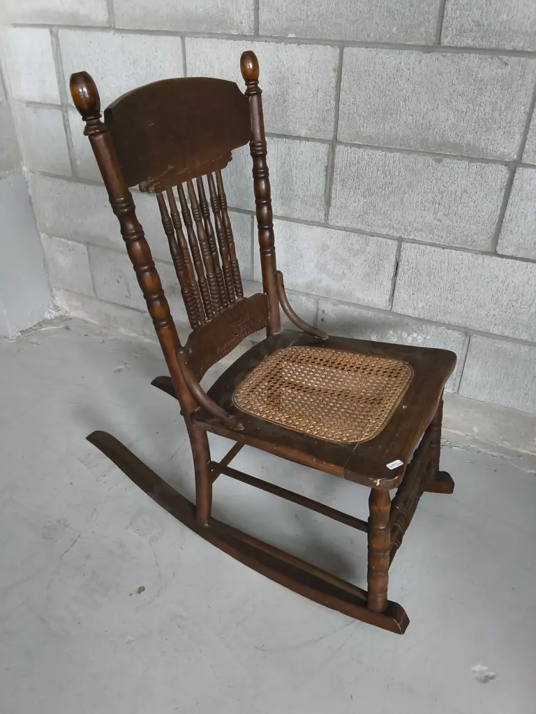 VINTAGE WOODEN ROCKING CHAIR Image 1++