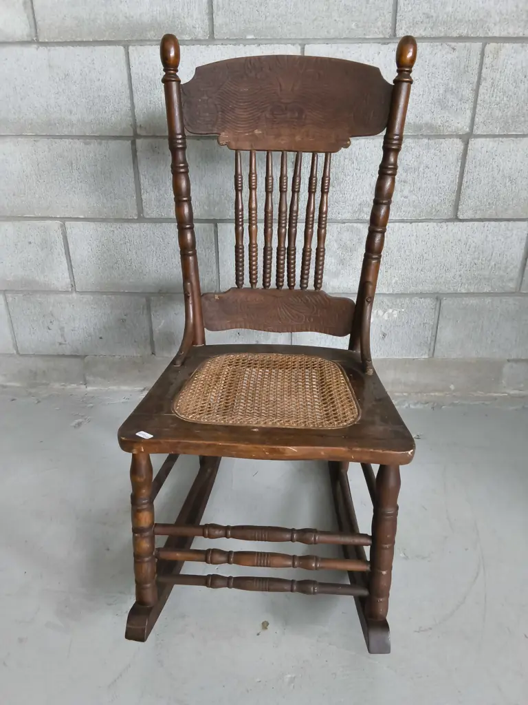 VINTAGE WOODEN ROCKING CHAIR Image 1++