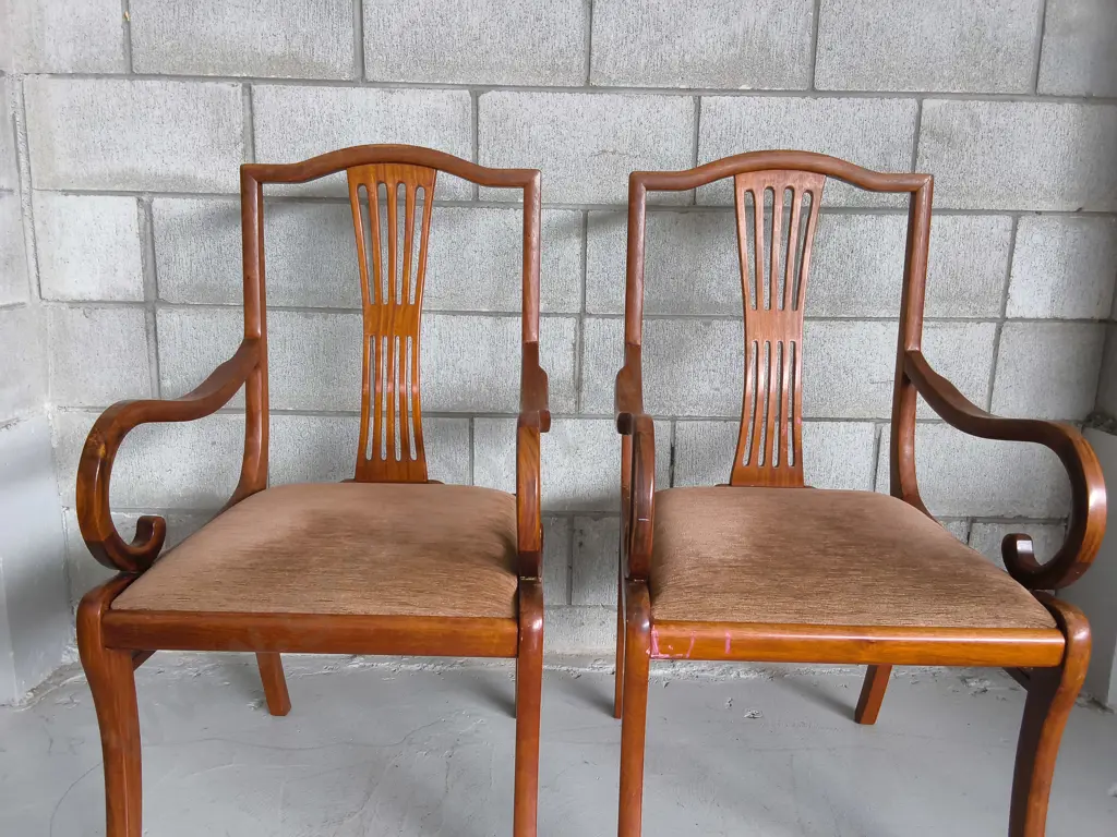 PAIR OF VINTAGE WOODEN CARVER CHAIRS Image 1++