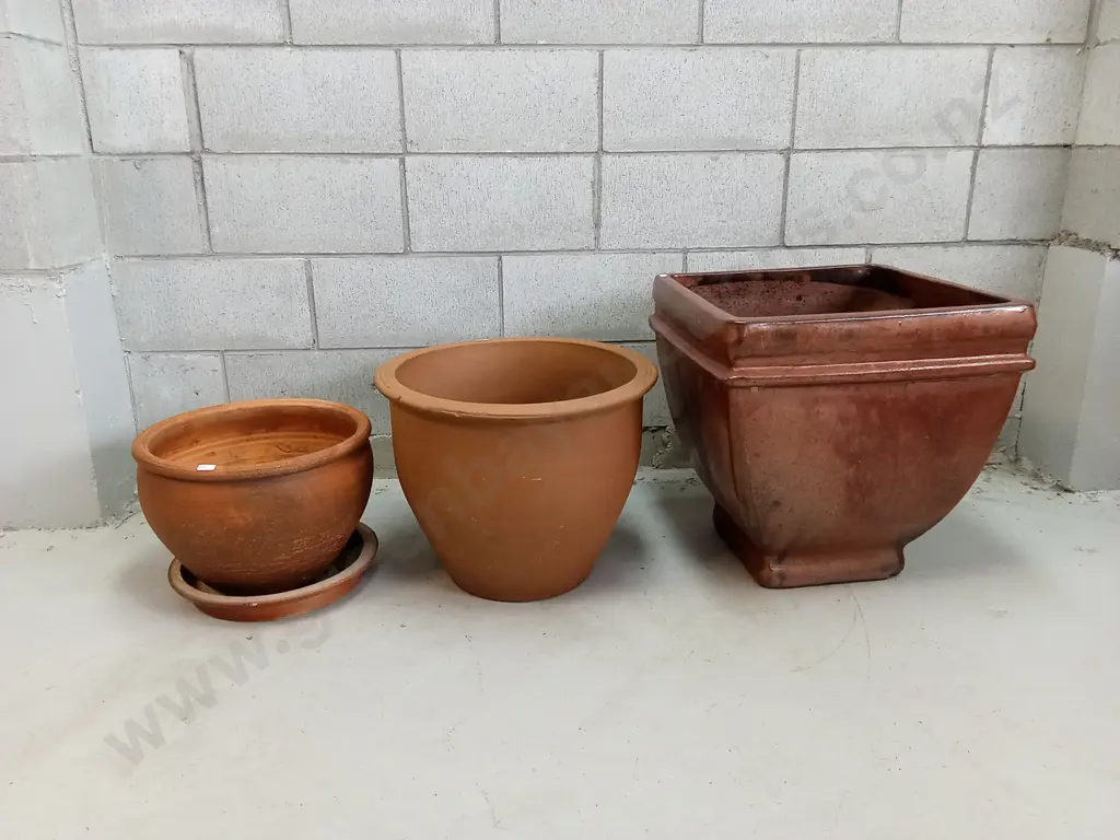 SET OF THREE POTS, WIDEST IS 48CM Image 1++