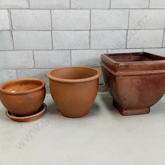 SET OF THREE POTS, WIDEST IS 48CM