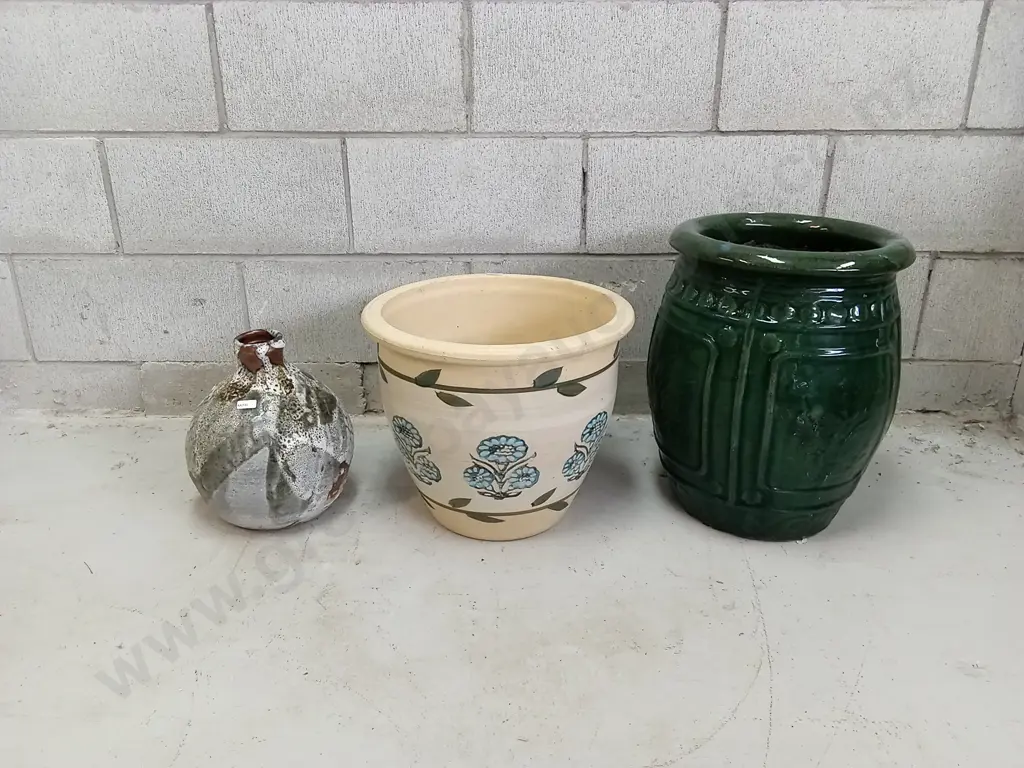 SET OF THREE POTS, TALLEST IS 42CM Image 1++
