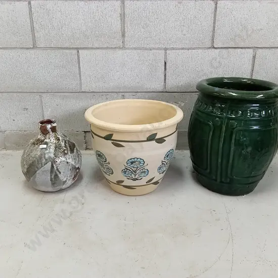 SET OF THREE POTS, TALLEST IS 42CM