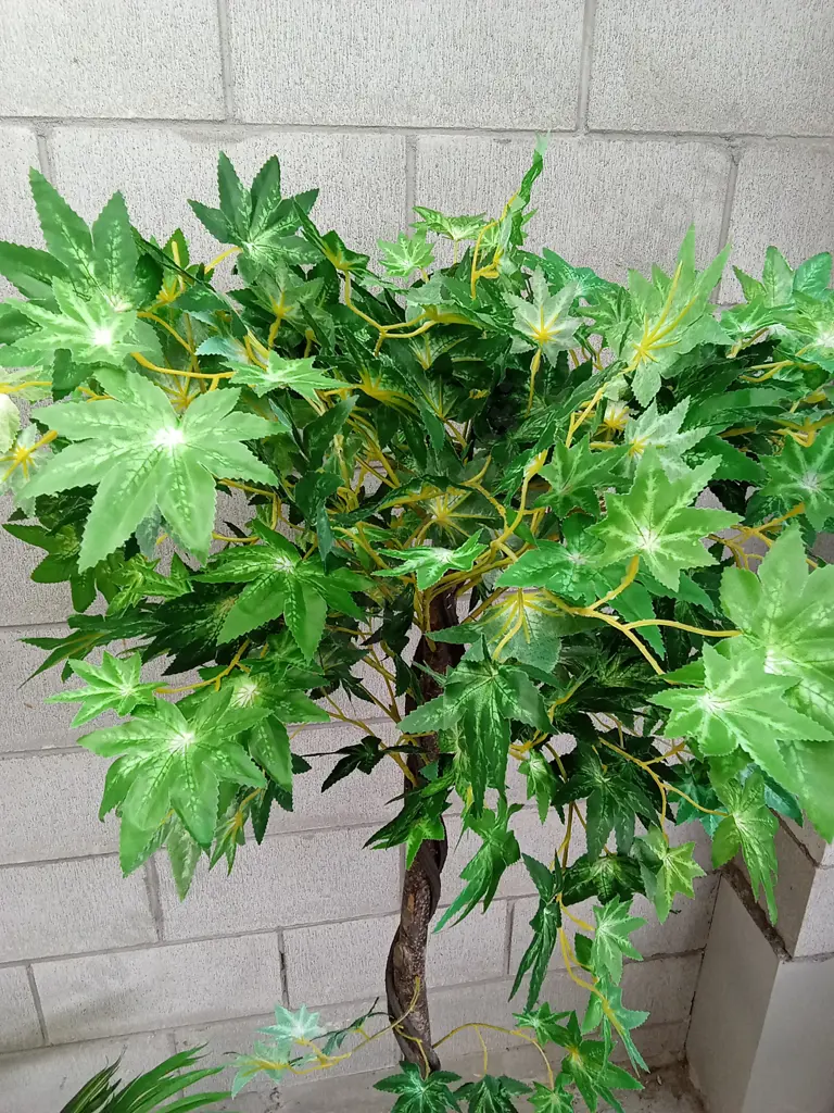 TWO FAKE POT PLANTS, H 165CM Image 1++