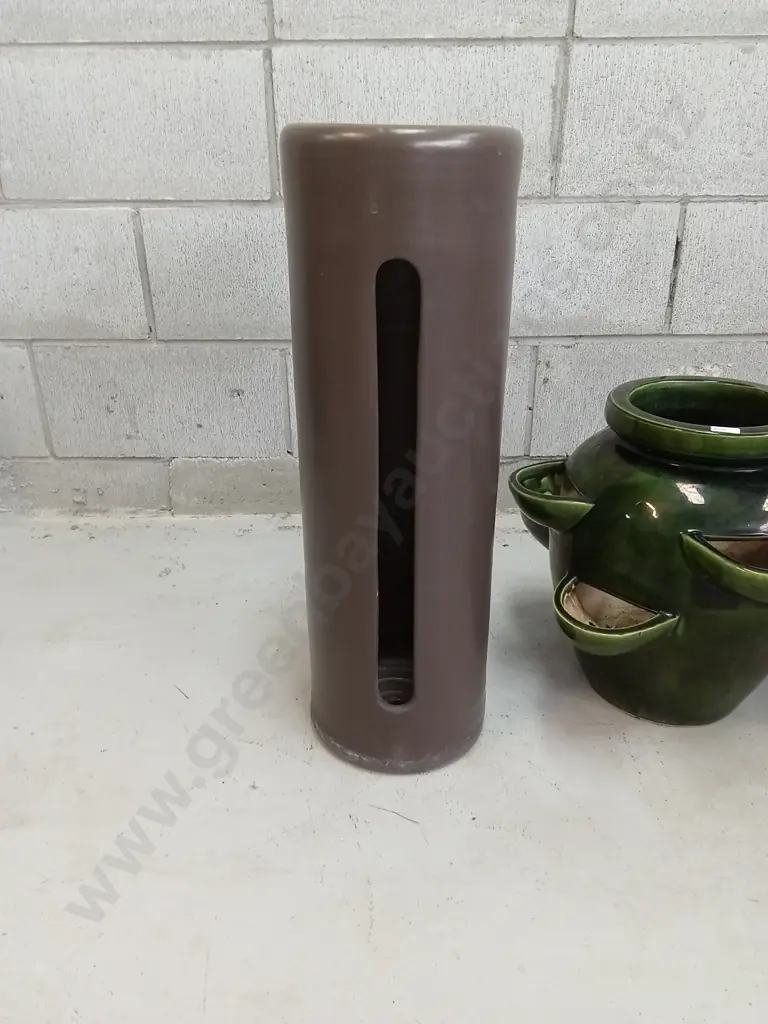 SET OF THREE POTS, TALLEST IS 61CM Image 1++