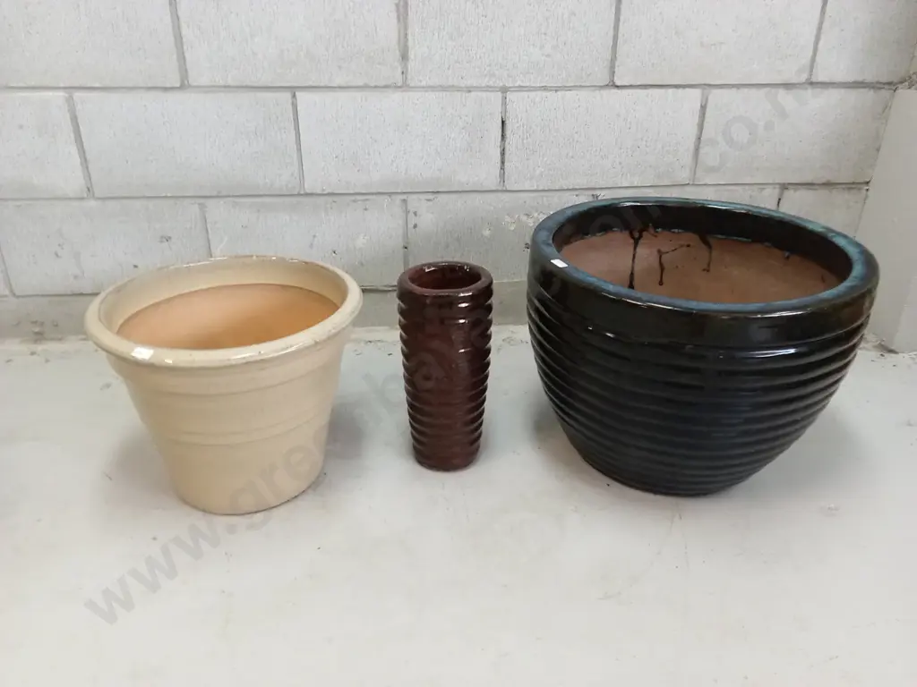 SET OF THREE POTS, BIGGEST 48CM DIAMETER Image 1++