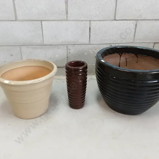 SET OF THREE POTS, BIGGEST 48CM DIAMETER