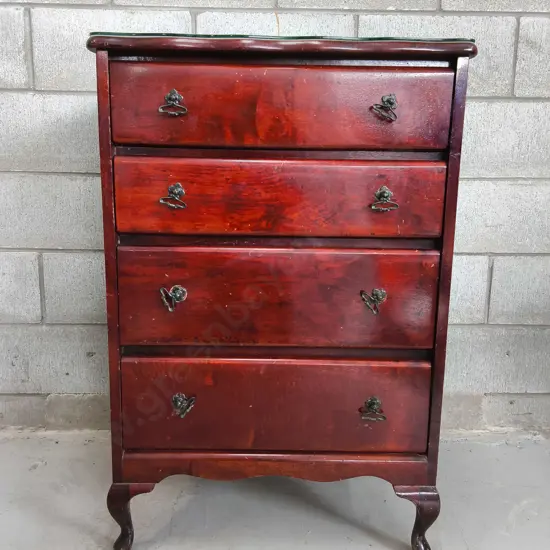 VINTAGE QUEEN ANNE STYLE CHEST OF DRAWERS WITH GLASS TOP, H 99 CM X W 64 CM X D 40 CM
