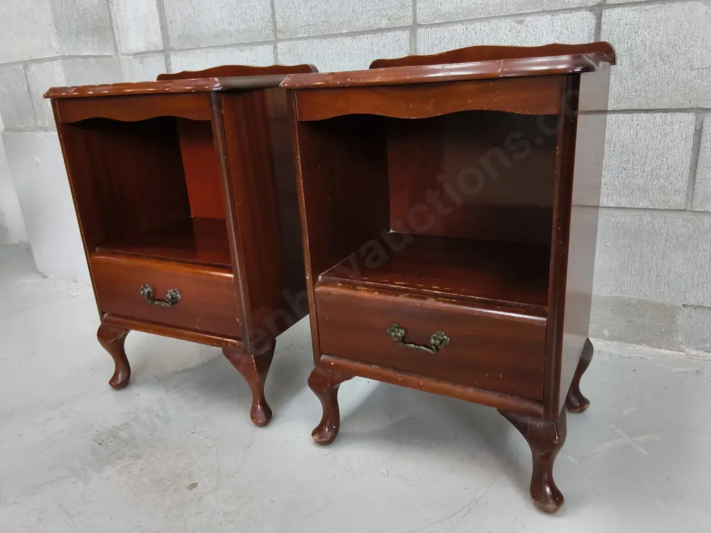 PAIR OF VINTAGE MAHOGANY NIGHTSTANDS, QUEEN ANNE STYLE, H 65 CM X W 43 CM X D 32 CM Image 1++