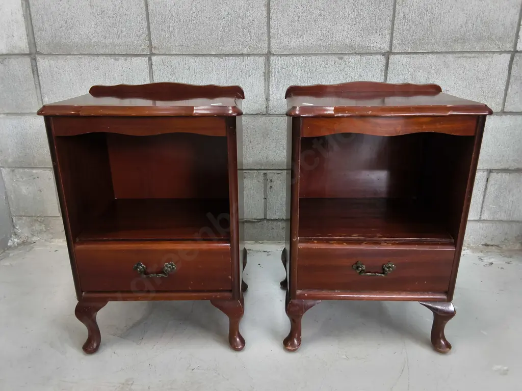 PAIR OF VINTAGE MAHOGANY NIGHTSTANDS, QUEEN ANNE STYLE, H 65 CM X W 43 CM X D 32 CM Image 1++
