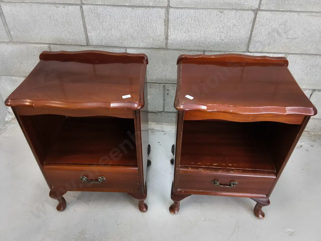 PAIR OF VINTAGE MAHOGANY NIGHTSTANDS, QUEEN ANNE STYLE, H 65 CM X W 43 CM X D 32 CM Image 1++