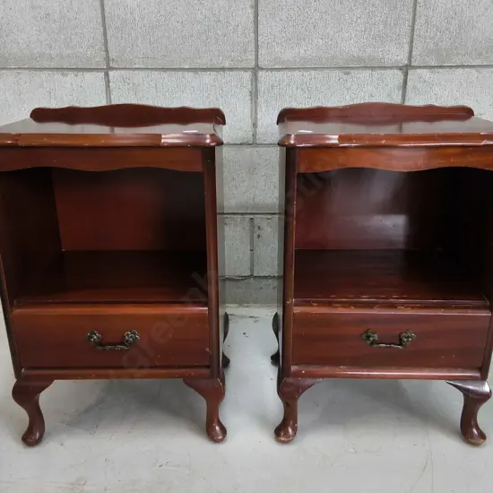 PAIR OF VINTAGE MAHOGANY NIGHTSTANDS, QUEEN ANNE STYLE, H 65 CM X W 43 CM X D 32 CM