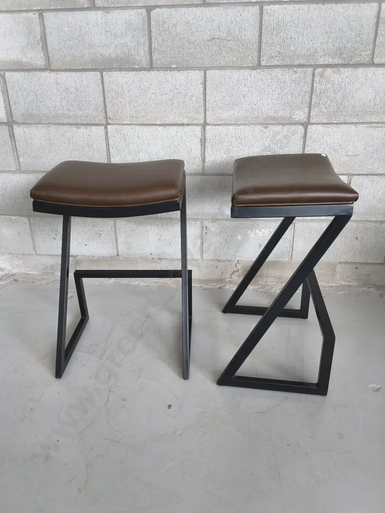 PAIR OF Z FRAME BARSTOOLS, H 63 CM Image 1++