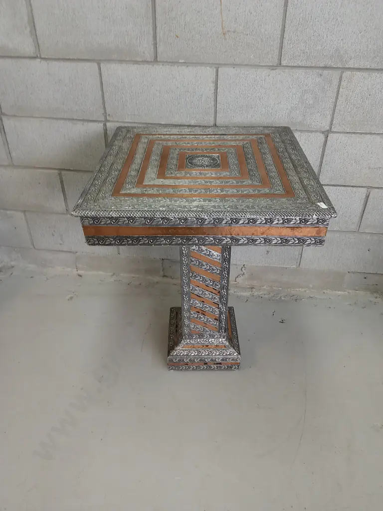 DECORATIVE LIGHT METAL TABLE, 75CM X 56CM X 56CM Image 1++