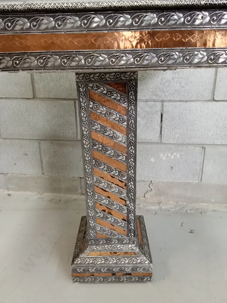 DECORATIVE LIGHT METAL TABLE, 75CM X 56CM X 56CM Image 1++