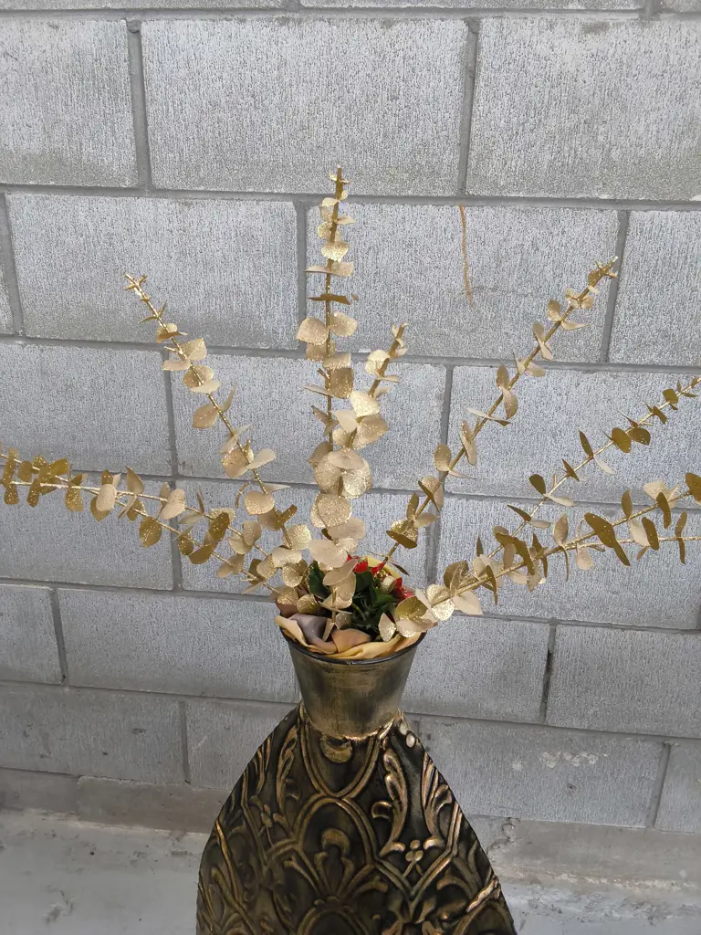 TEXTURED METAL FLOOR VASE AND FAUX FOLLIAGE, H TO TOP OF VASE 80 CM Image 1++