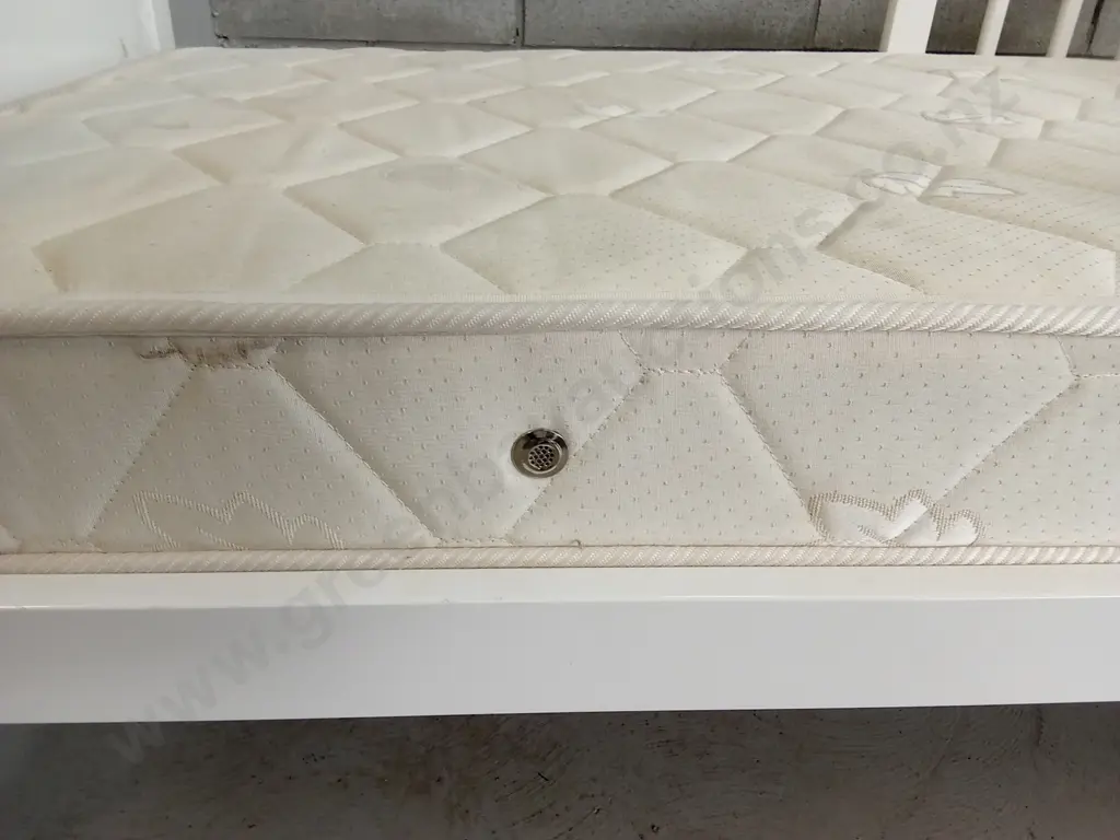KIDS BED AND MATTRESS, H 63CM X W 135CM X D 76CM Image 1++